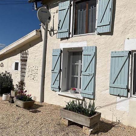 Le Jardin De Rose 24 Feuillebert Romagne 86700 Bed & Breakfast Luaran gambar
