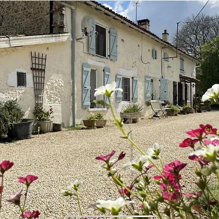 Le Jardin De Rose 24 Feuillebert Romagne 86700 Bed & Breakfast Luaran gambar