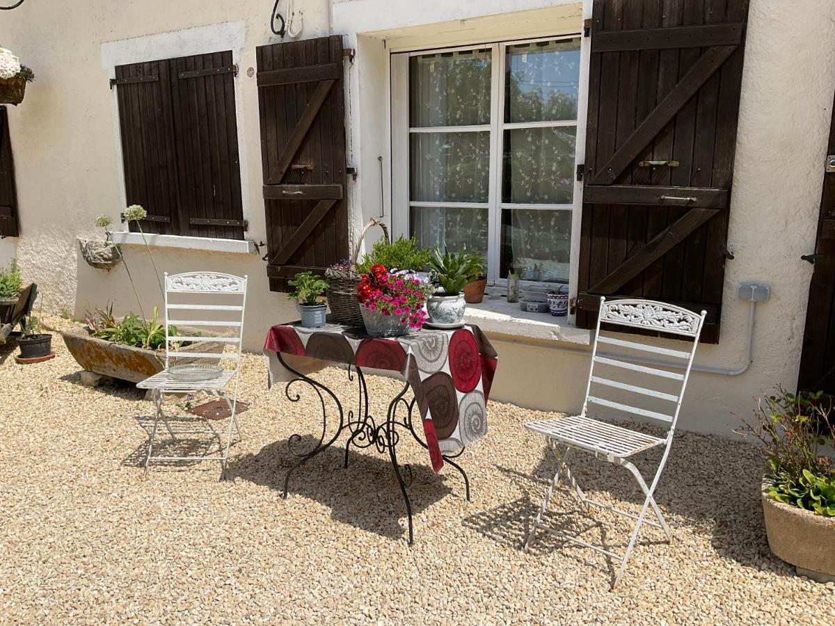 Le Jardin De Rose 24 Feuillebert Romagne 86700 Bed & Breakfast Luaran gambar